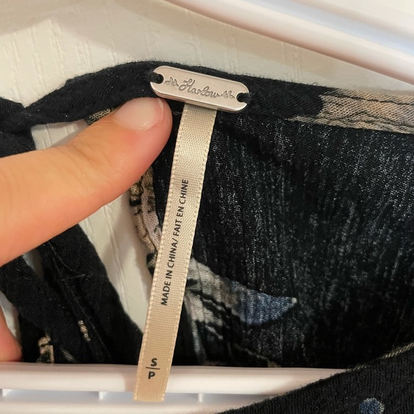 Long Sleeve Floral Crop Top - Picture 4 of 4